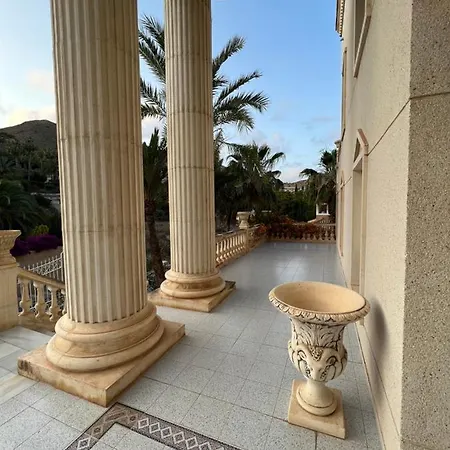 Palace Unique Avec Privee